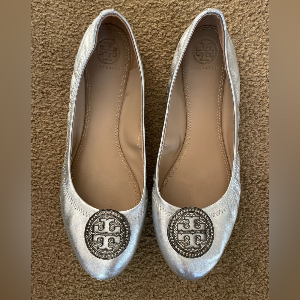 Tory Burch Liana Silver Metalic Flats Size 8.5